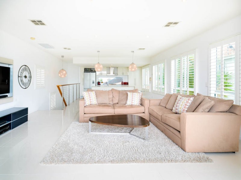 12 Barbuda Circuit, Parrearra QLD 4575
