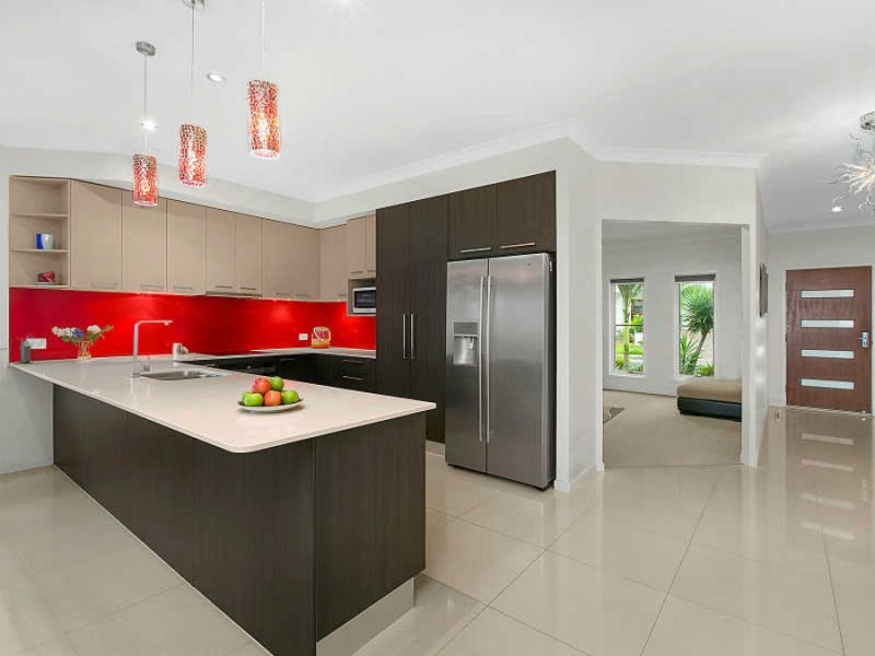 19 Kurrimine Cres, Mountain Creek QLD 4557