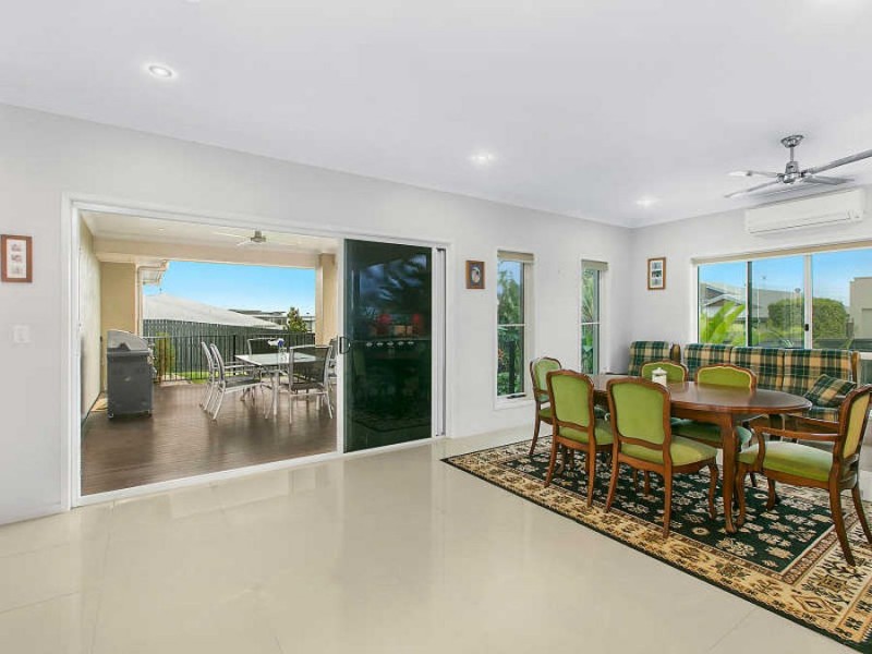 19 Kurrimine Cres, Mountain Creek QLD 4557