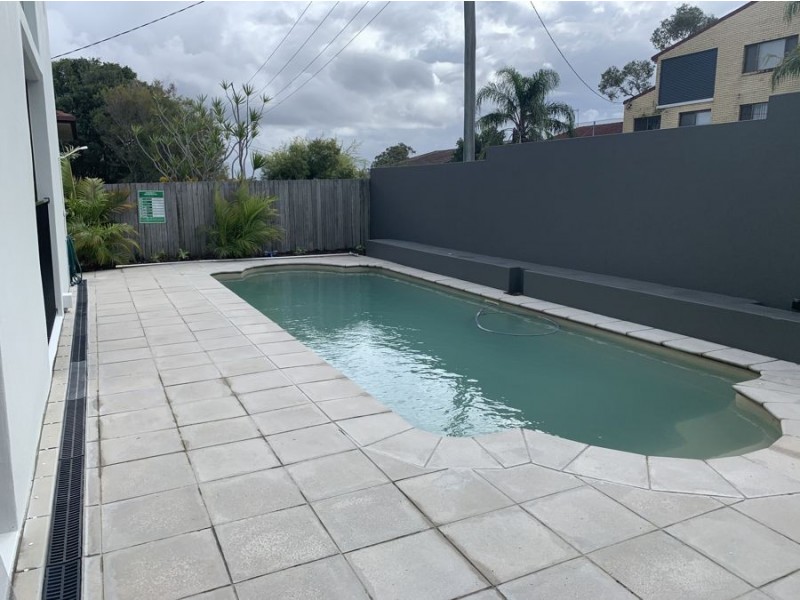 17 Kalinda Ave, Mooloolaba QLD 4557