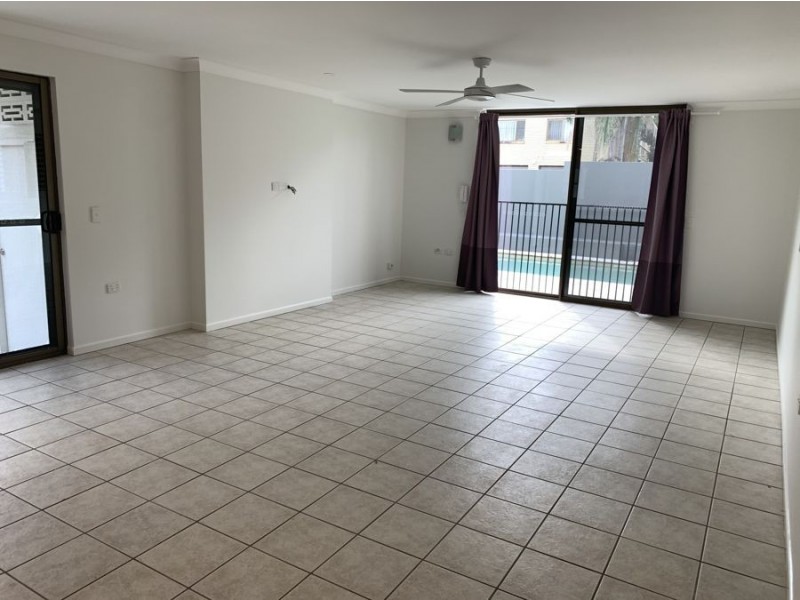 17 Kalinda Ave, Mooloolaba QLD 4557