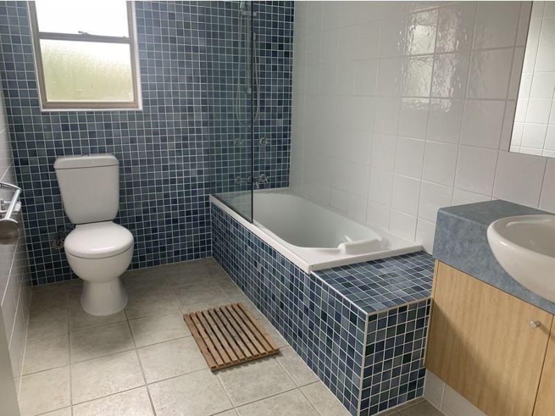 17 Kalinda Ave, Mooloolaba QLD 4557