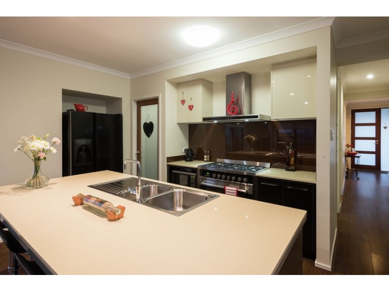 16 Apple Crescent, Caloundra West QLD 4551