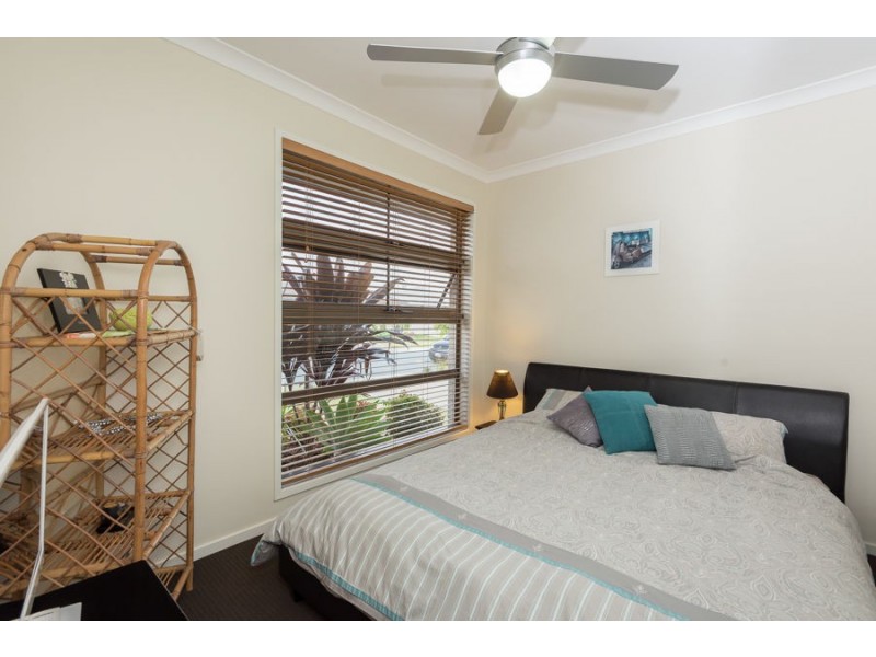 16 Apple Crescent, Caloundra West QLD 4551