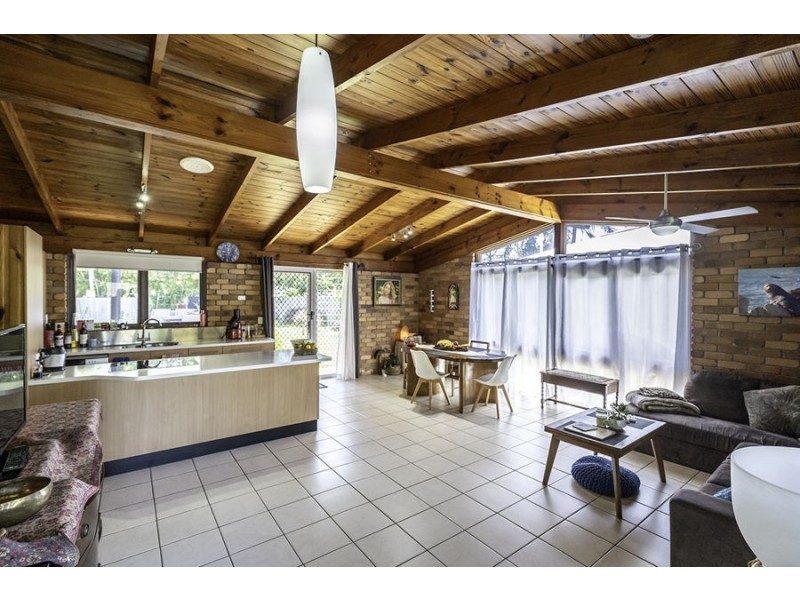 5 Oloway Cr, Alexandra Headland QLD 4572