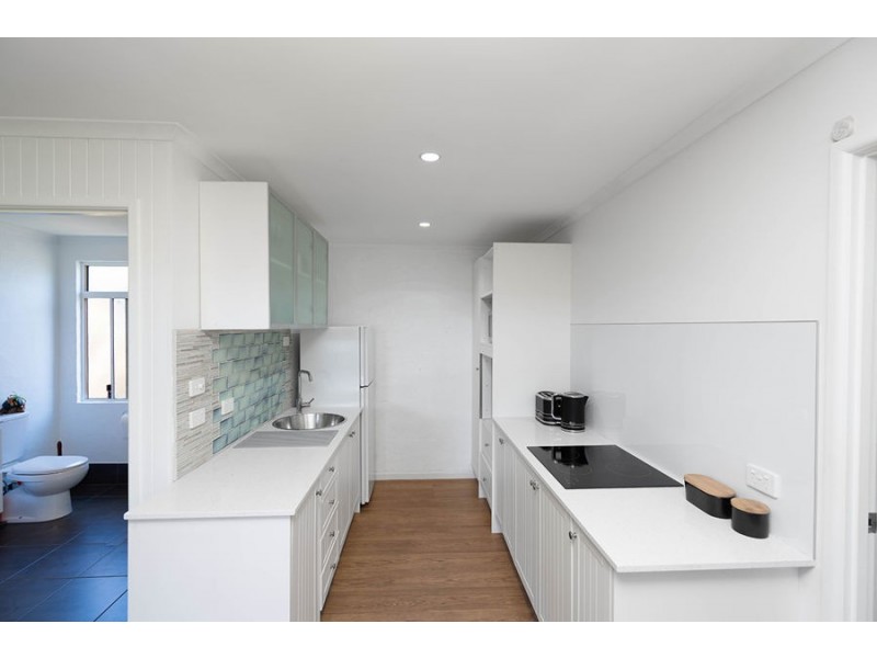 5 Oloway Cr, Alexandra Headland QLD 4572