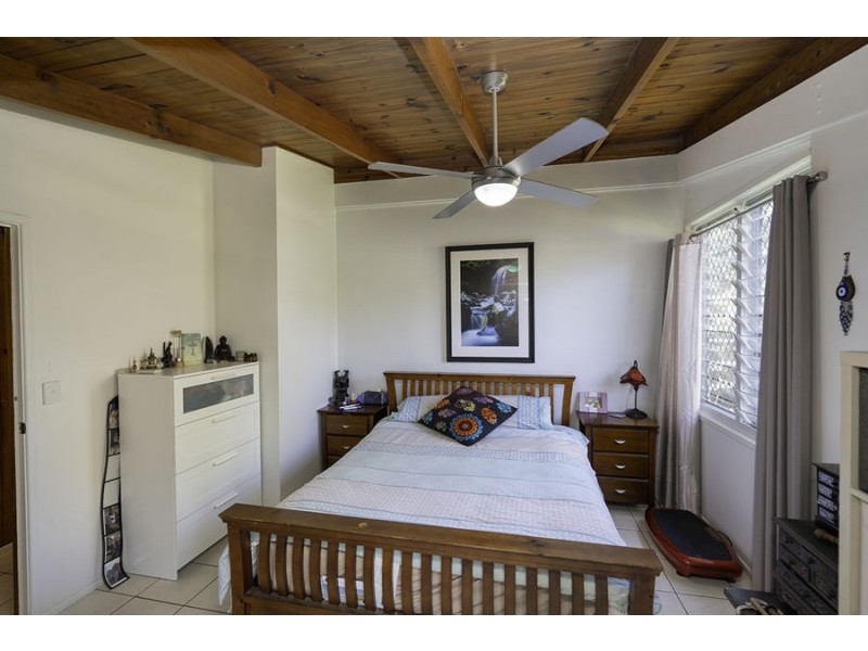 5 Oloway Cr, Alexandra Headland QLD 4572