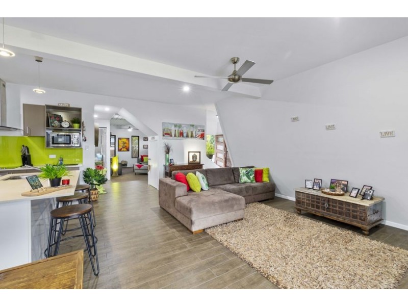 28 Amarina Ave, Mooloolaba QLD 4557