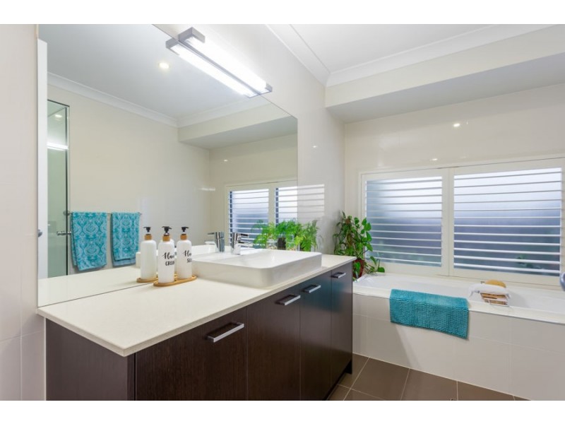 1 Tomkins Esp, Birtinya QLD 4575