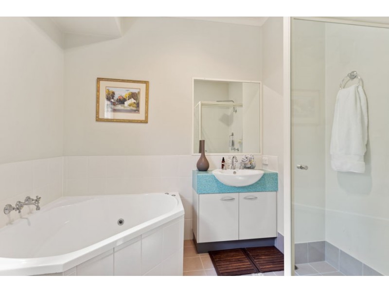 2 Flores Street, Parrearra QLD 4575