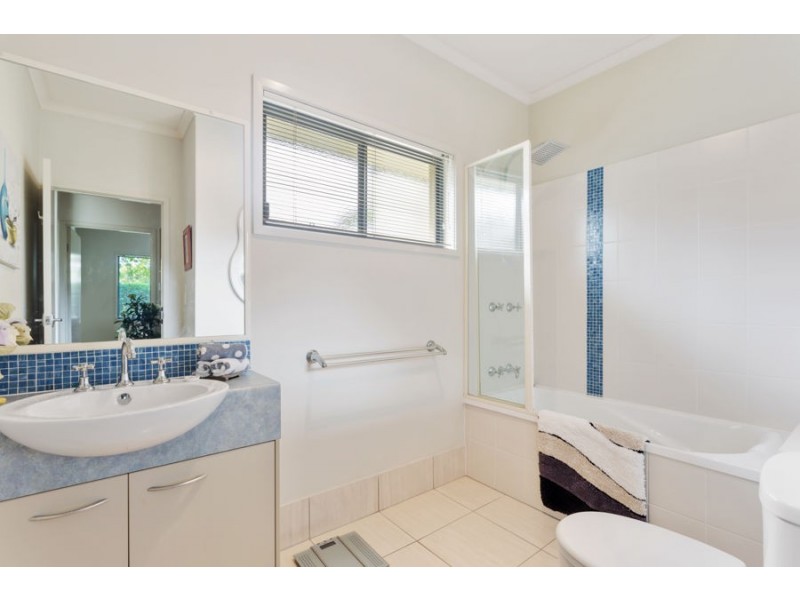 2 Flores Street, Parrearra QLD 4575