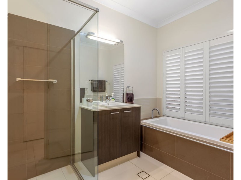 1 Blade Court, Birtinya QLD 4575