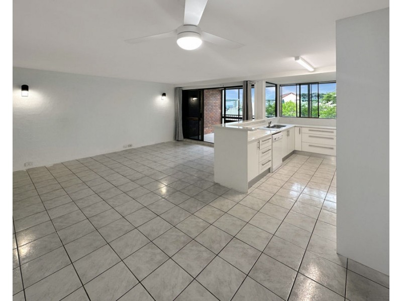 2/124 Buderim Ave, Alexandra Headland QLD 4572
