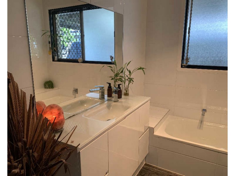 615 Nicklin Way, Wurtulla QLD 4575