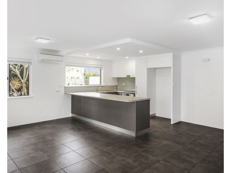 1/31 Bradman Ave, Maroochydore QLD 4558