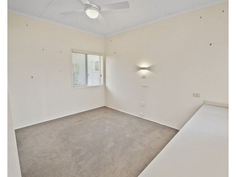 2/31 Bradman Ave, Maroochydore QLD 4558
