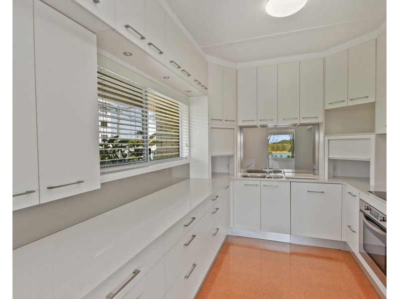 2/31 Bradman Ave, Maroochydore QLD 4558