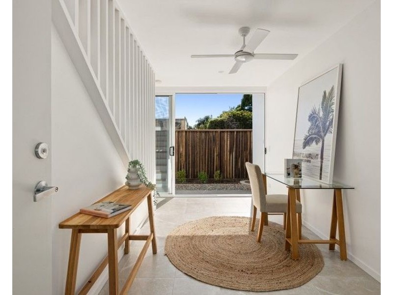 2/37 Hinley Ave, Maroochydore QLD 4558