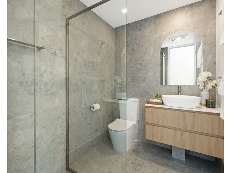 2/37 Hinley Ave, Maroochydore QLD 4558