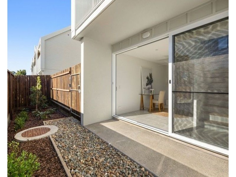 2/37 Hinley Ave, Maroochydore QLD 4558