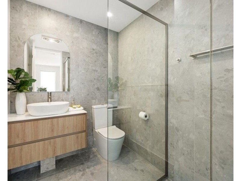 2/37 Hinley Ave, Maroochydore QLD 4558