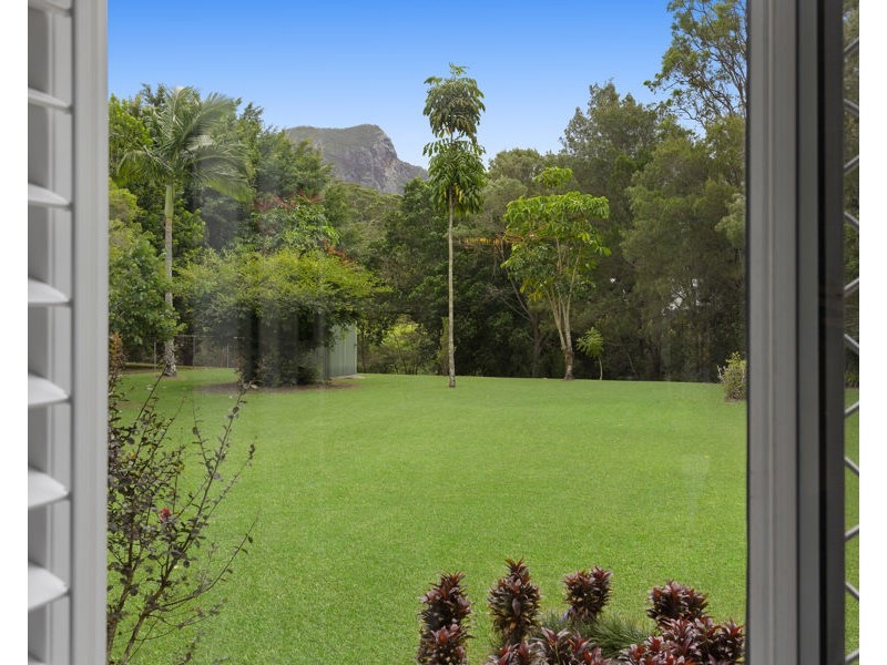 27 Tibrogargan Drive, Beerburrum QLD 4517