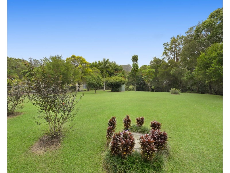 27 Tibrogargan Drive, Beerburrum QLD 4517