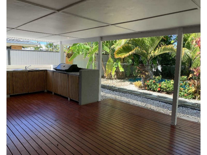 9 Tarwarri Cres, Mooloolaba QLD 4557