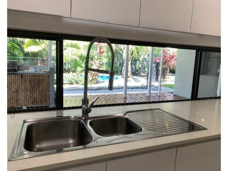 9 Tarwarri Cres, Mooloolaba QLD 4557