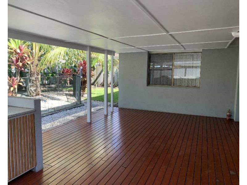 9 Tarwarri Cres, Mooloolaba QLD 4557