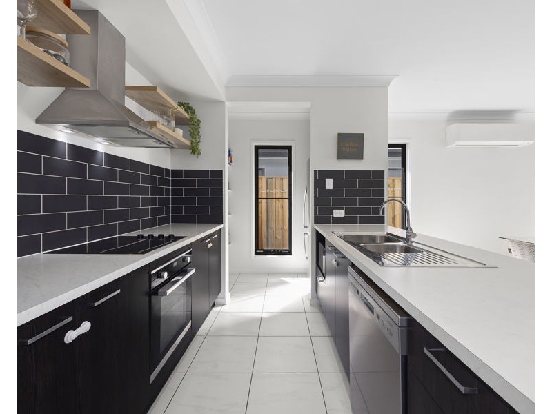 12 Valour Street, Palmview QLD 4553