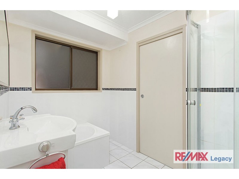 22 VOLTAIRE CRES, Petrie QLD 4502