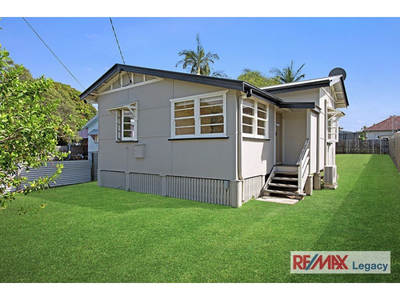 30 Hardiman Street, Woody Point QLD 4019