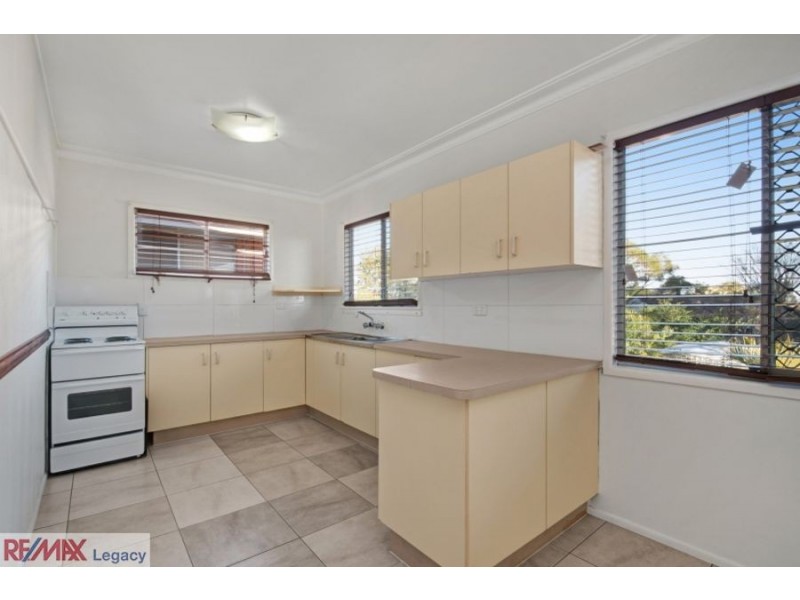 8 BARINGA ST, Clontarf QLD 4019