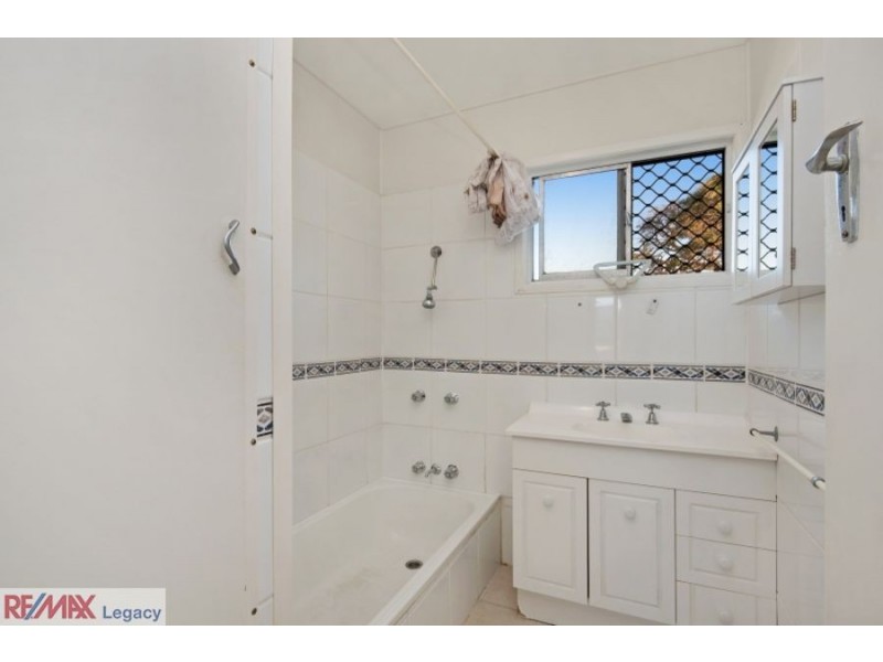 8 BARINGA ST, Clontarf QLD 4019