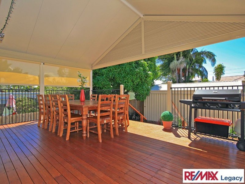 18 Hardiman St, Woody Point QLD 4019