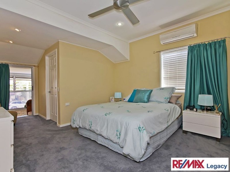 18 Hardiman St, Woody Point QLD 4019