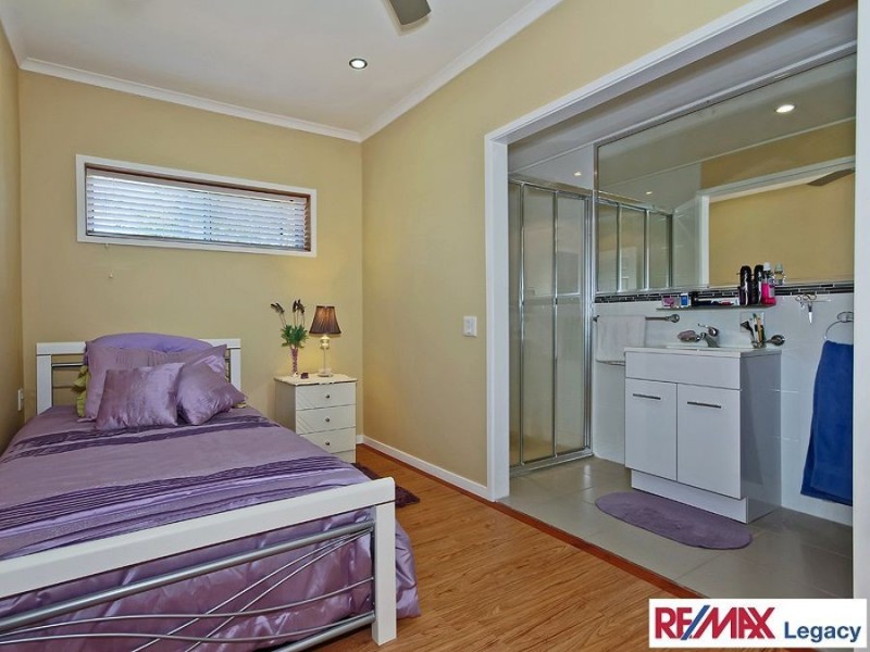 18 Hardiman St, Woody Point QLD 4019