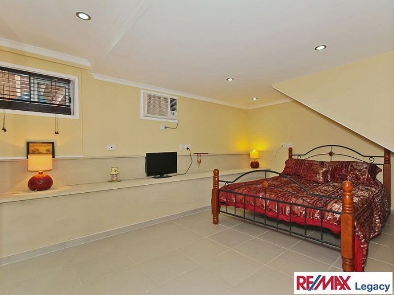 18 Hardiman St, Woody Point QLD 4019