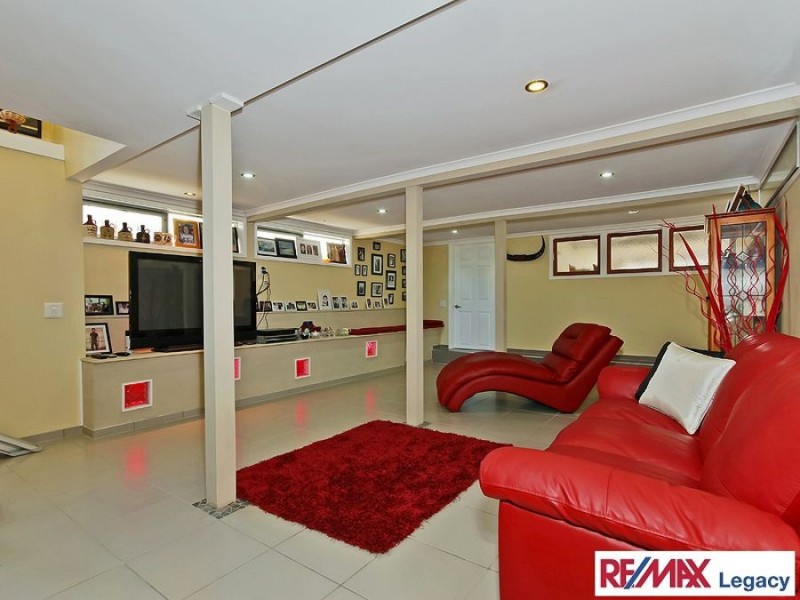 18 Hardiman St, Woody Point QLD 4019