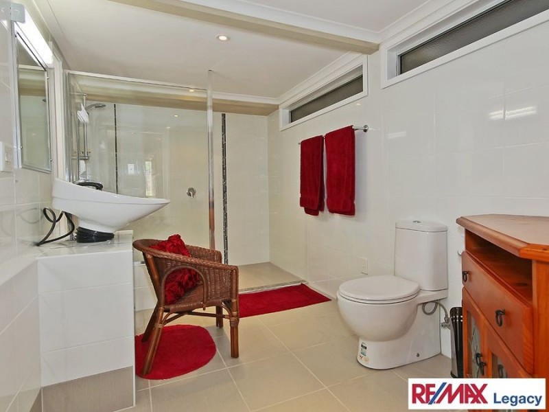 18 Hardiman St, Woody Point QLD 4019