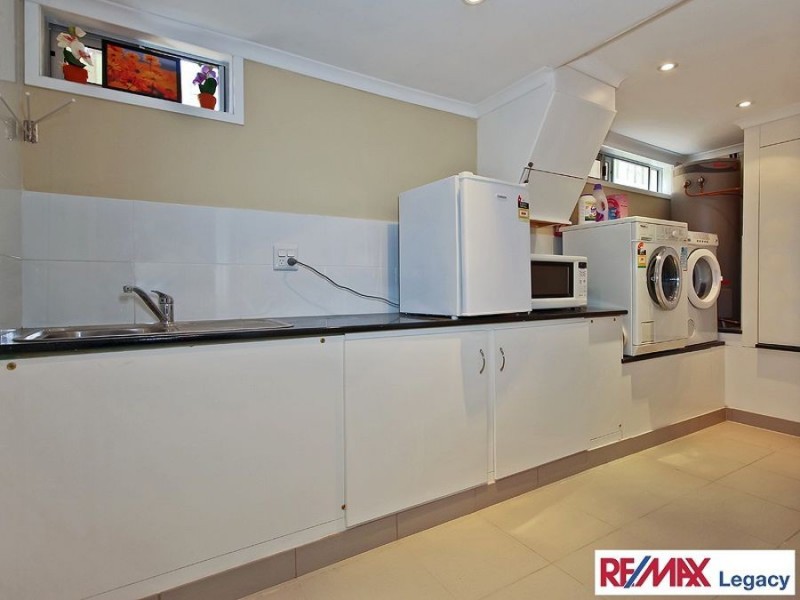 18 Hardiman St, Woody Point QLD 4019