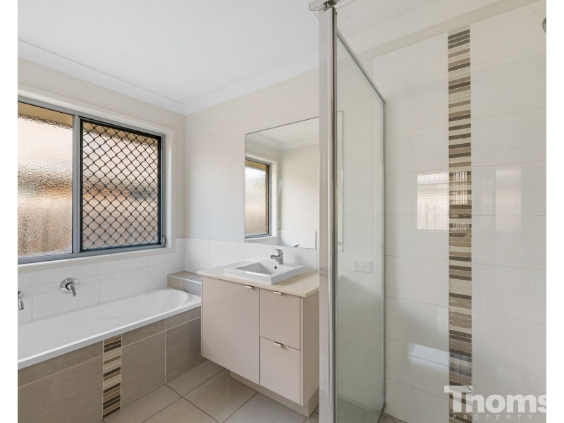 8 Hubner Drive, Rothwell QLD 4022