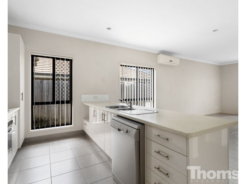18 Dunes Crescent, North Lakes QLD 4509