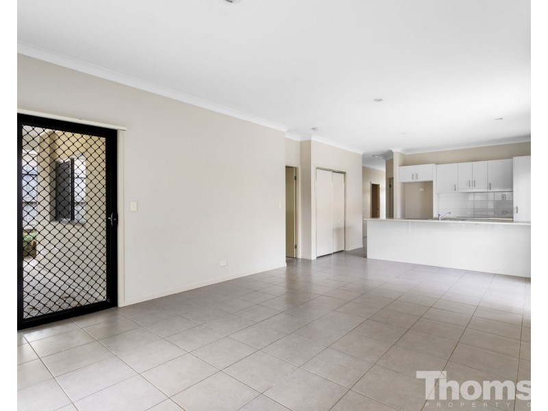 18 Dunes Crescent, North Lakes QLD 4509