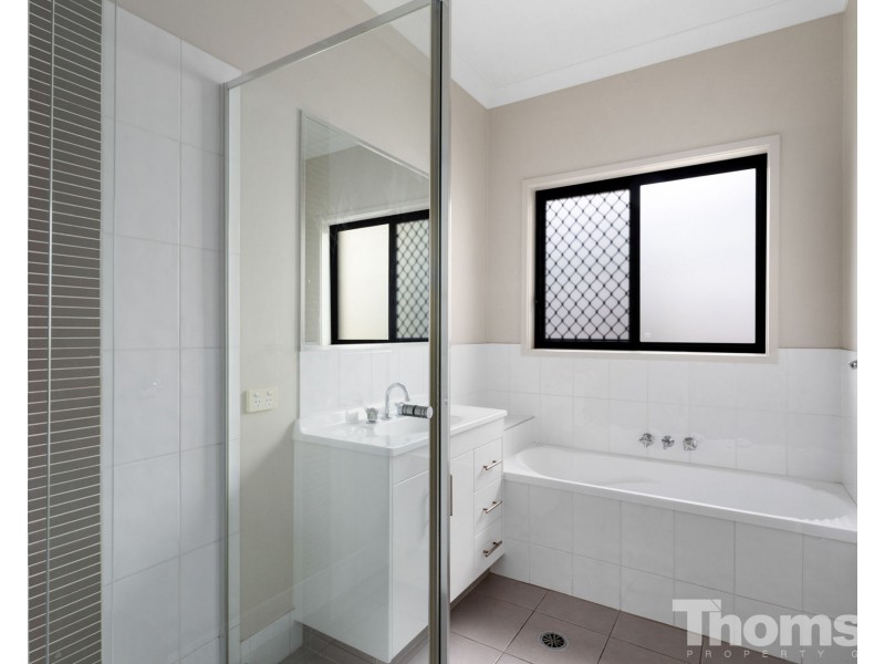 18 Dunes Crescent, North Lakes QLD 4509