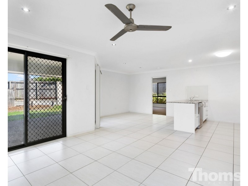 15 Toby Close, Kallangur QLD 4503