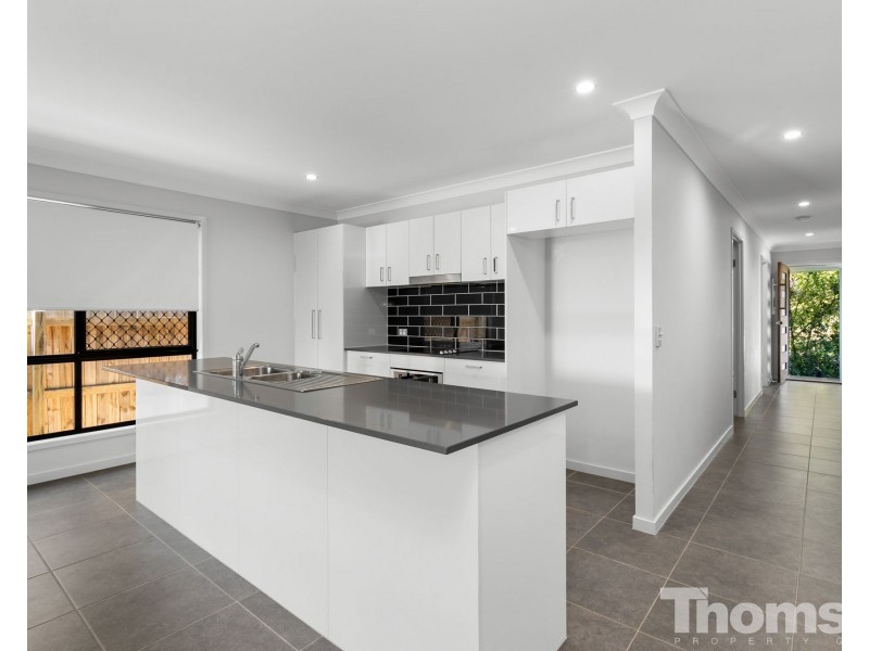 31 Cassidy Crescent, Bridgeman Downs QLD 4035
