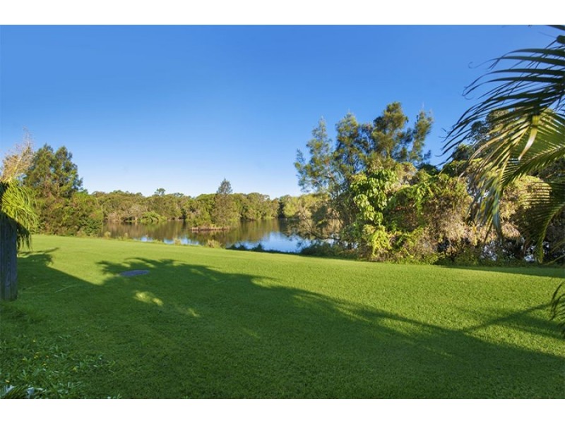 8 Medoc Place, Tweed Heads South NSW 2486