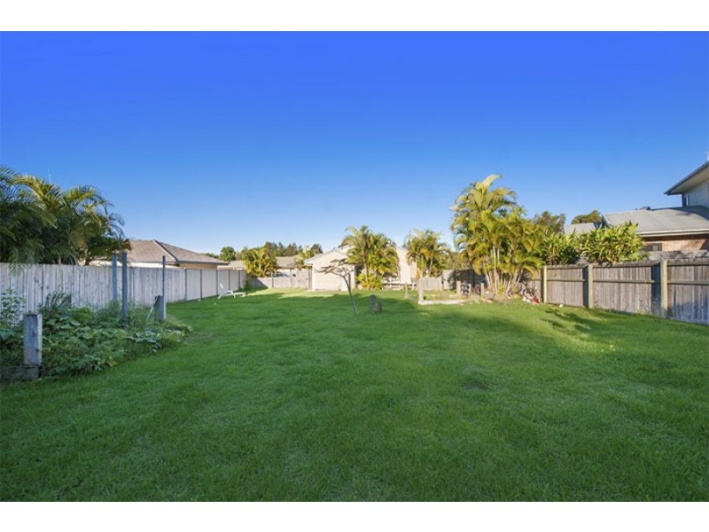 8 Medoc Place, Tweed Heads South NSW 2486